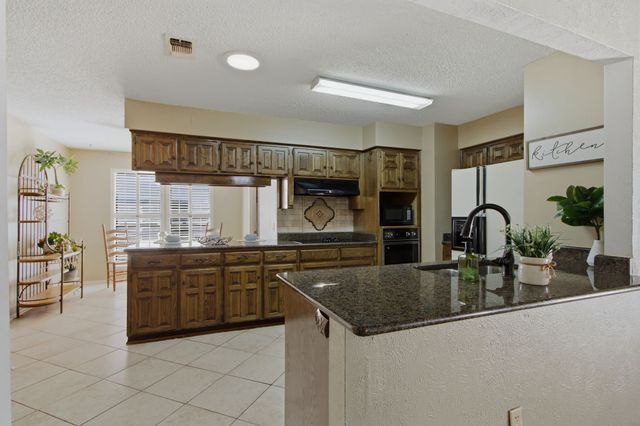 2940 S Creekwood Drive, Grapevine, TX 76051