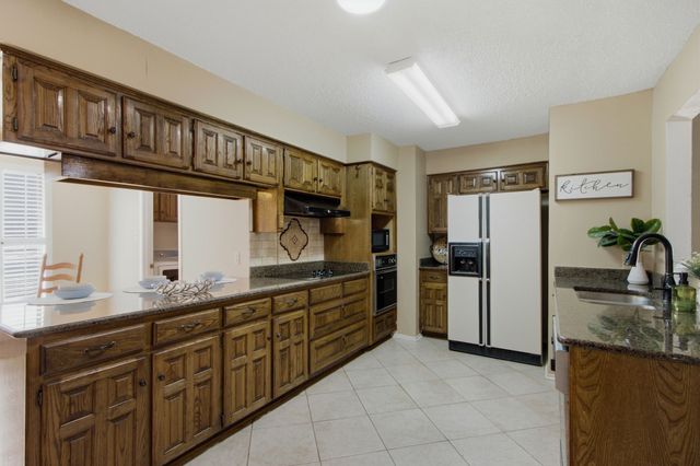 2940 S Creekwood Drive, Grapevine, TX 76051