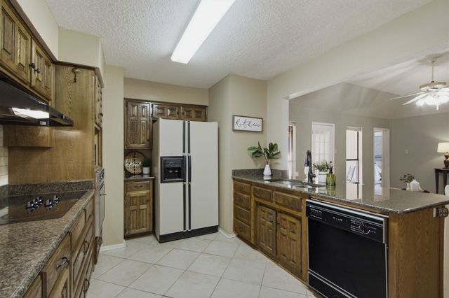 2940 S Creekwood Drive, Grapevine, TX 76051