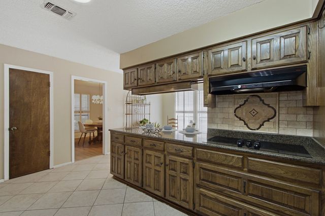 2940 S Creekwood Drive, Grapevine, TX 76051