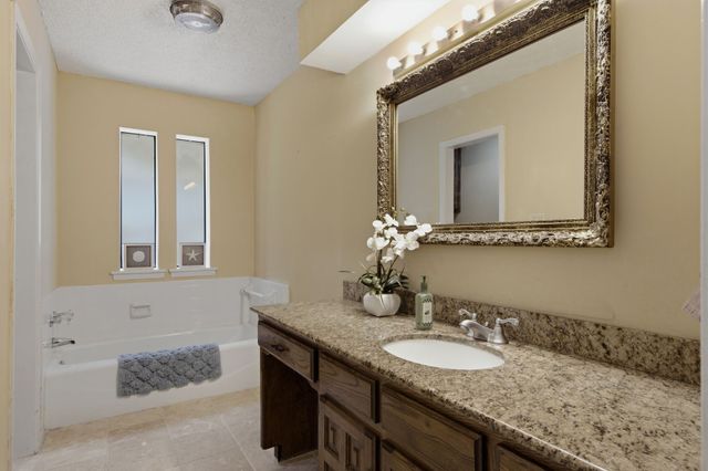 2940 S Creekwood Drive, Grapevine, TX 76051