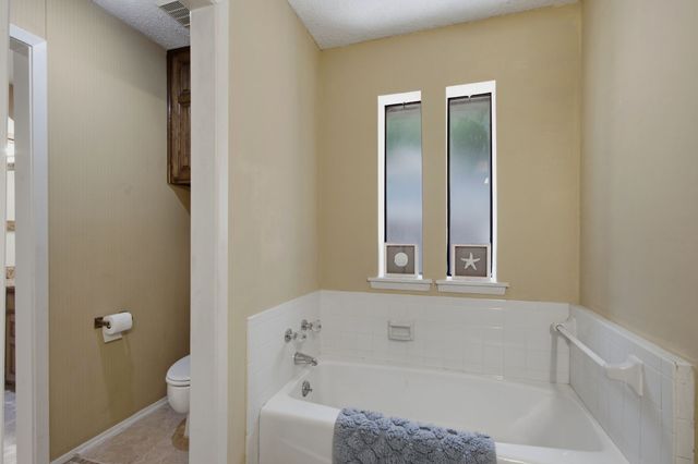 2940 S Creekwood Drive, Grapevine, TX 76051