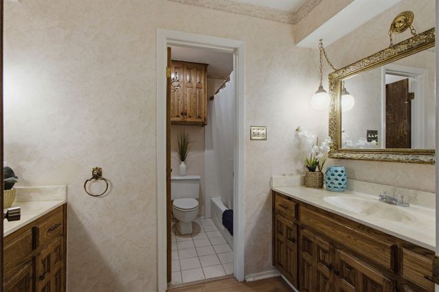 2940 S Creekwood Drive, Grapevine, TX 76051