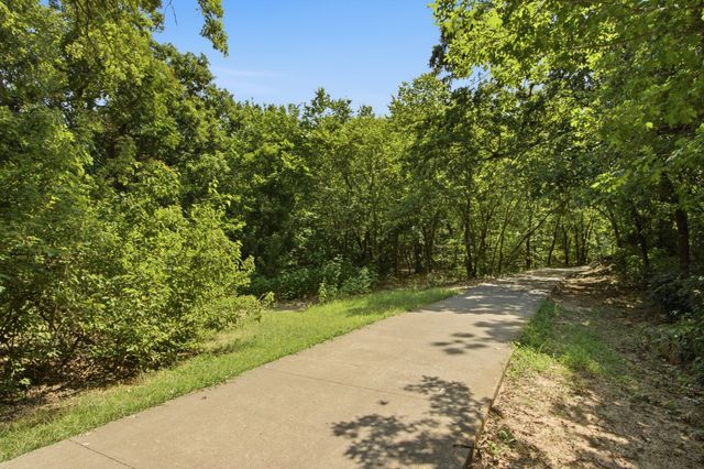 2940 S Creekwood Drive, Grapevine, TX 76051