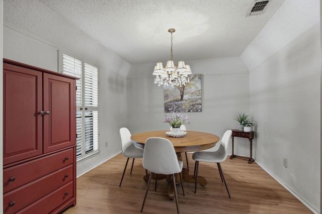 2940 S Creekwood Drive, Grapevine, TX 76051