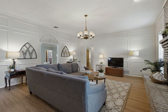 2940 S Creekwood Drive, Grapevine, TX 76051