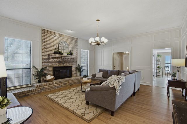 2940 S Creekwood Drive, Grapevine, TX 76051