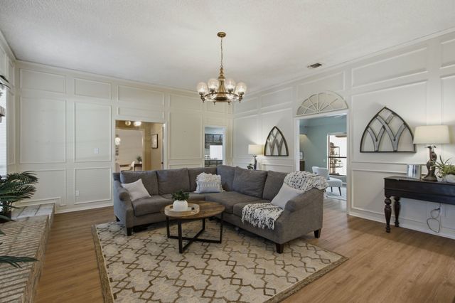 2940 S Creekwood Drive, Grapevine, TX 76051