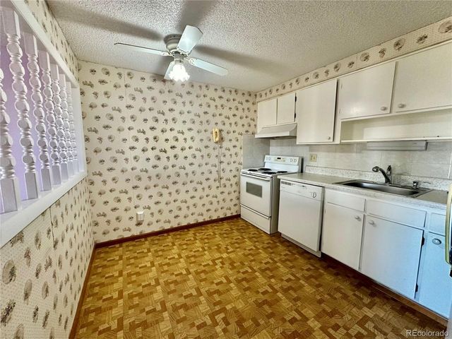 1304 S Parker Rd 261, Denver, CO 80231