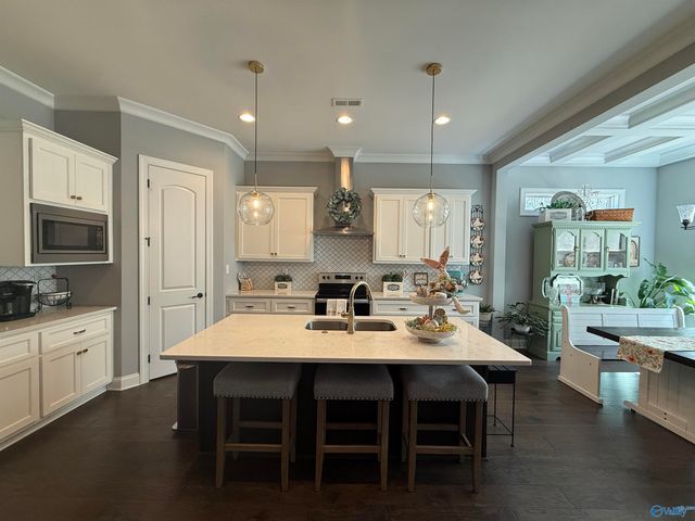 1830 Cherokee Ridge Drive, Union Grove, AL 35175