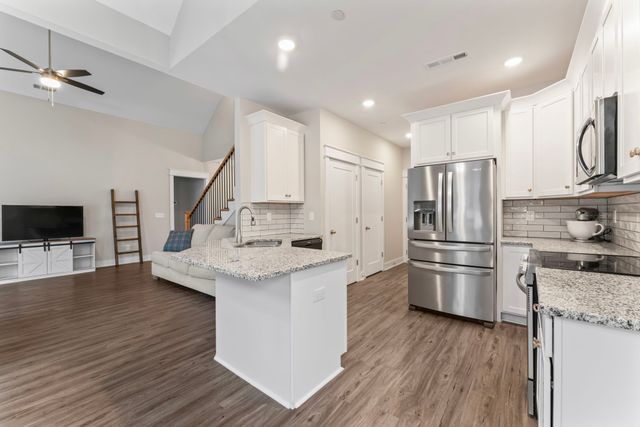 3116 Bootknife Dr, Bell Buckle, TN 37020