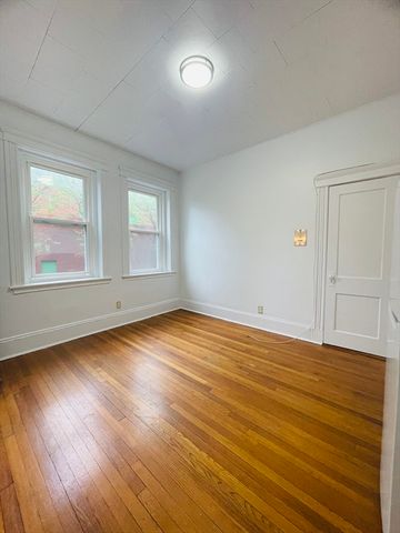 14 Palace Rd 4, Boston, MA 02115