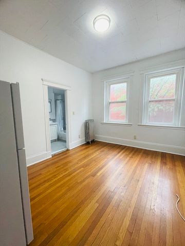 14 Palace Rd 4, Boston, MA 02115