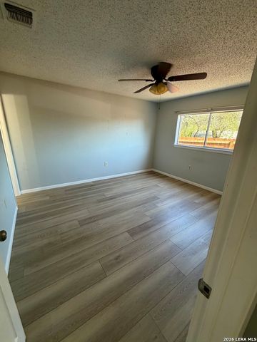 104 N Meadow, Converse, TX 78109