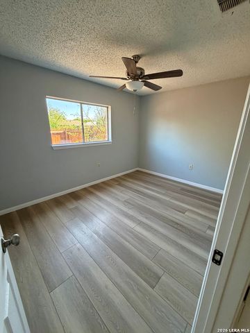 104 N Meadow, Converse, TX 78109