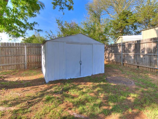 1712 Plumb Drive, Midwest City, OK 73130