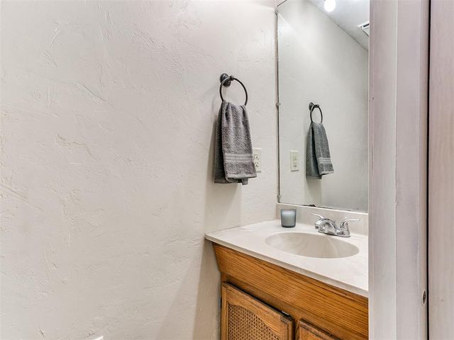 1712 Plumb Drive, Midwest City, OK 73130