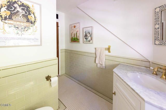 4053 Cromwell Avenue, Los Angeles, CA 90027