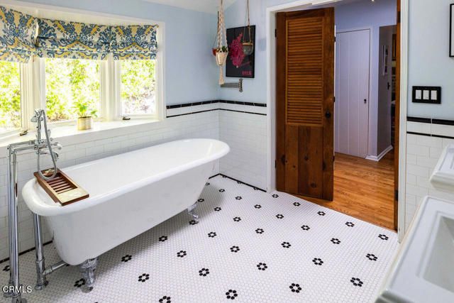 4053 Cromwell Avenue, Los Angeles, CA 90027