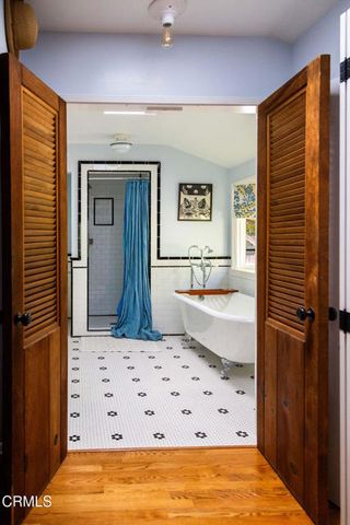 4053 Cromwell Avenue, Los Angeles, CA 90027