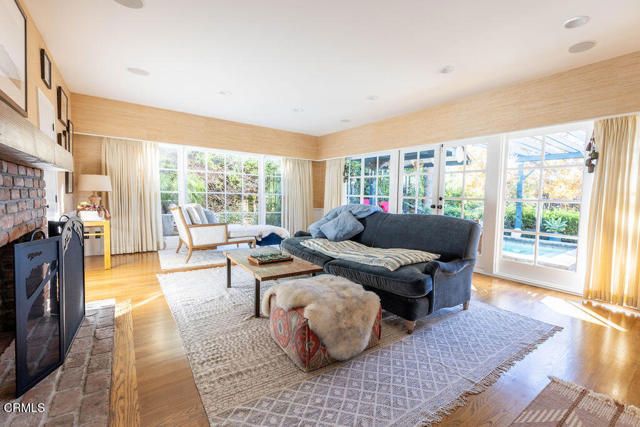 4053 Cromwell Avenue, Los Angeles, CA 90027