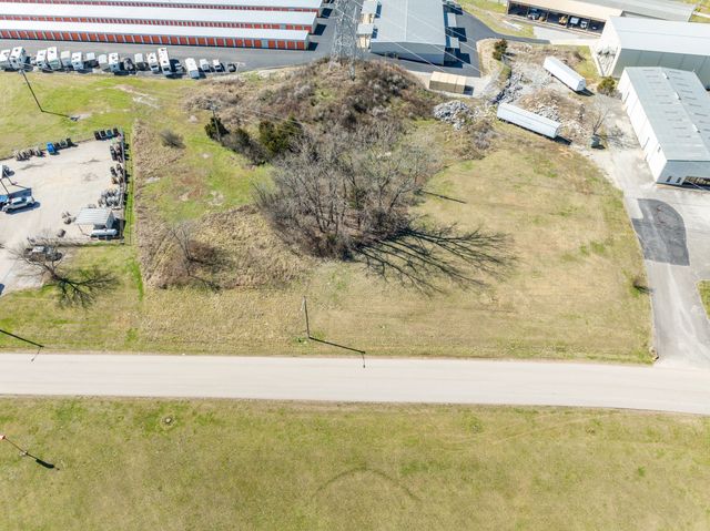 1 Tradewind Dr, Columbia, TN 38401