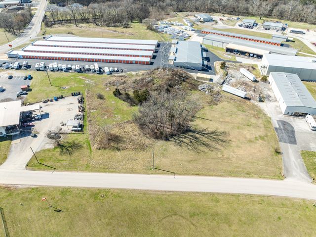 1 Tradewind Dr, Columbia, TN 38401