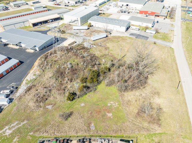 1 Tradewind Dr, Columbia, TN 38401