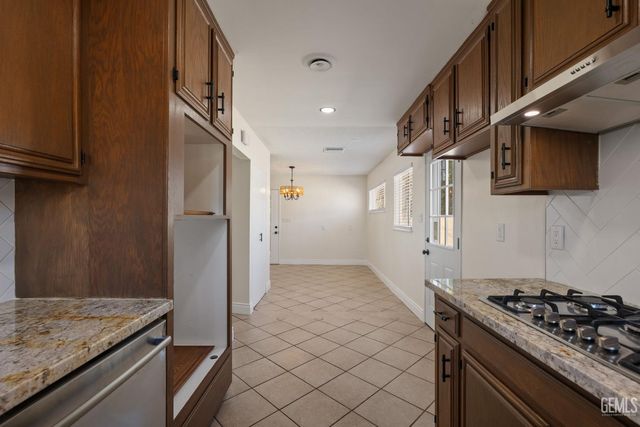 2709 Dore Drive, Bakersfield, CA 93304