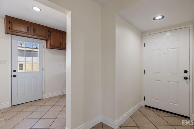 2709 Dore Drive, Bakersfield, CA 93304