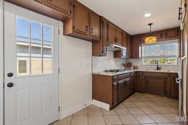 2709 Dore Drive, Bakersfield, CA 93304