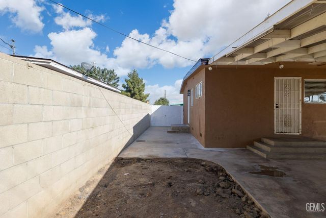 2709 Dore Drive, Bakersfield, CA 93304