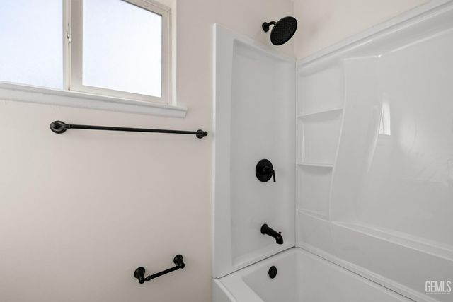 2709 Dore Drive, Bakersfield, CA 93304