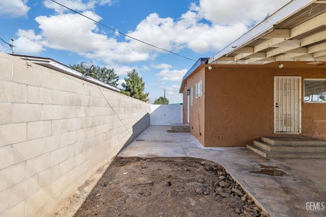 2709 Dore Drive, Bakersfield, CA 93304