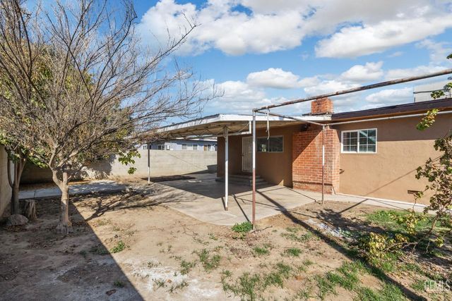 2709 Dore Drive, Bakersfield, CA 93304