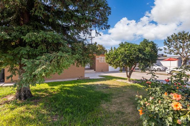 2709 Dore Drive, Bakersfield, CA 93304