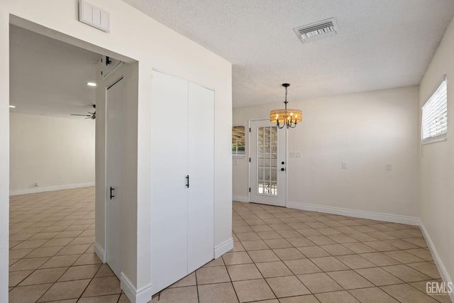 2709 Dore Drive, Bakersfield, CA 93304