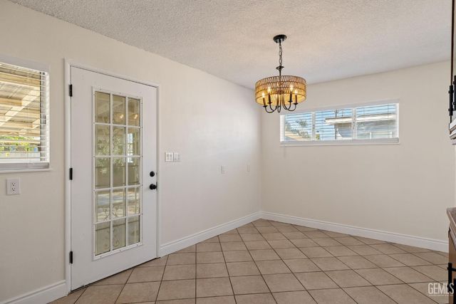 2709 Dore Drive, Bakersfield, CA 93304