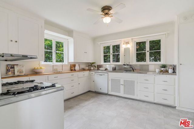 528 Chautauqua Boulevard, Pacific Palisades (los Angeles), CA 90272