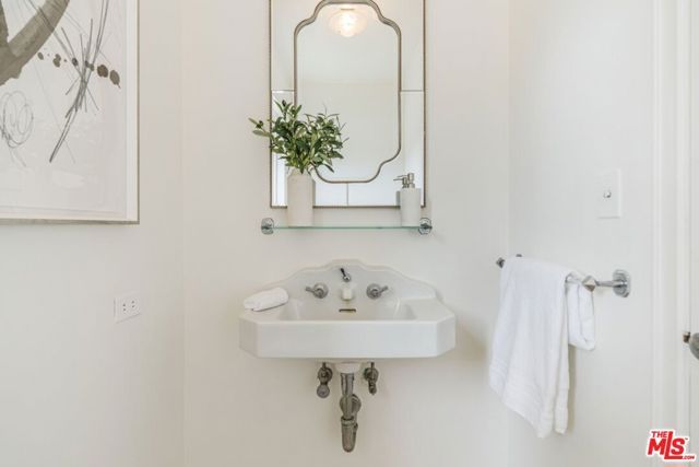 528 Chautauqua Boulevard, Pacific Palisades (los Angeles), CA 90272