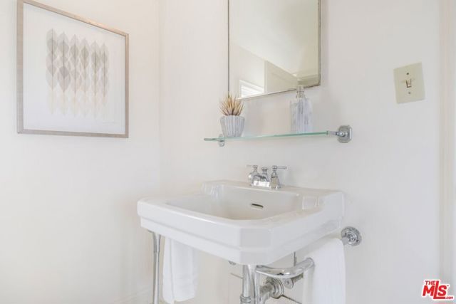 528 Chautauqua Boulevard, Pacific Palisades (los Angeles), CA 90272