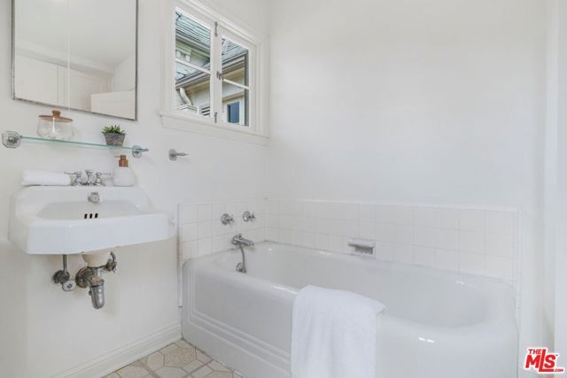 528 Chautauqua Boulevard, Pacific Palisades (los Angeles), CA 90272