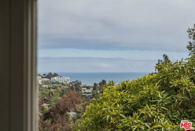 528 Chautauqua Boulevard, Pacific Palisades (los Angeles), CA 90272
