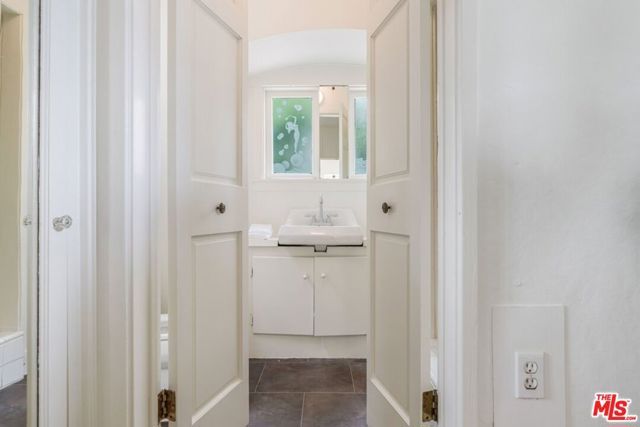 528 Chautauqua Boulevard, Pacific Palisades (los Angeles), CA 90272