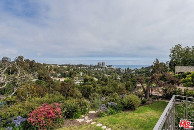 528 Chautauqua Boulevard, Pacific Palisades (los Angeles), CA 90272
