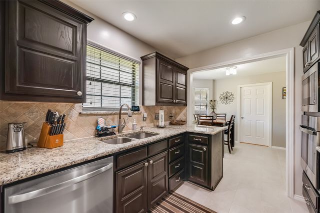 818 Foxwood Lane, Wylie, TX 75098