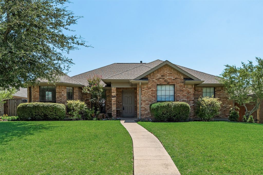 818 Foxwood Lane, Wylie, TX 75098