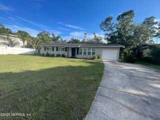 5824 YELLOW PINE Drive, Jacksonville, FL 32277