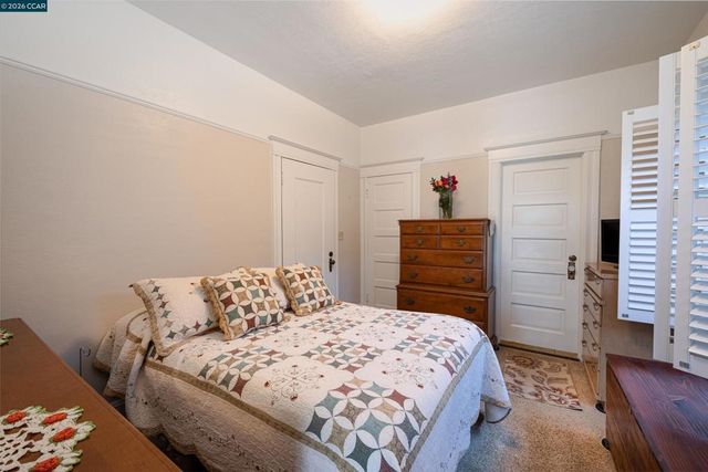 3735 Nevil St, Oakland, CA 94601