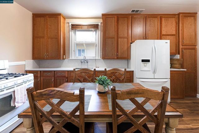 3735 Nevil St, Oakland, CA 94601